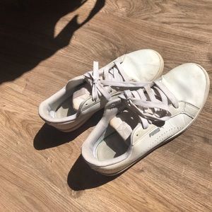 !!SOLD!! White Puma sneakers